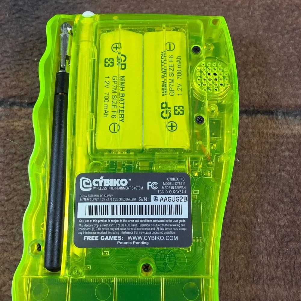 Cybiko CY6411 Handheld Computer Neon Green Good Vintage Wireless Console READ